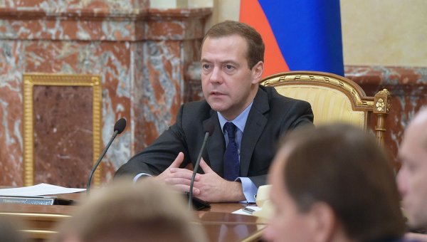 Медведев подписал проект закона о повышении пенсионного возраста для госслужащих до 65 лет