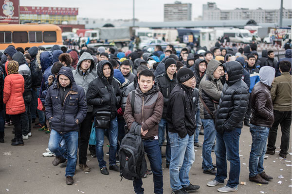 Трудовых мигрантов обяжут указывать работу как цель визита в РФ