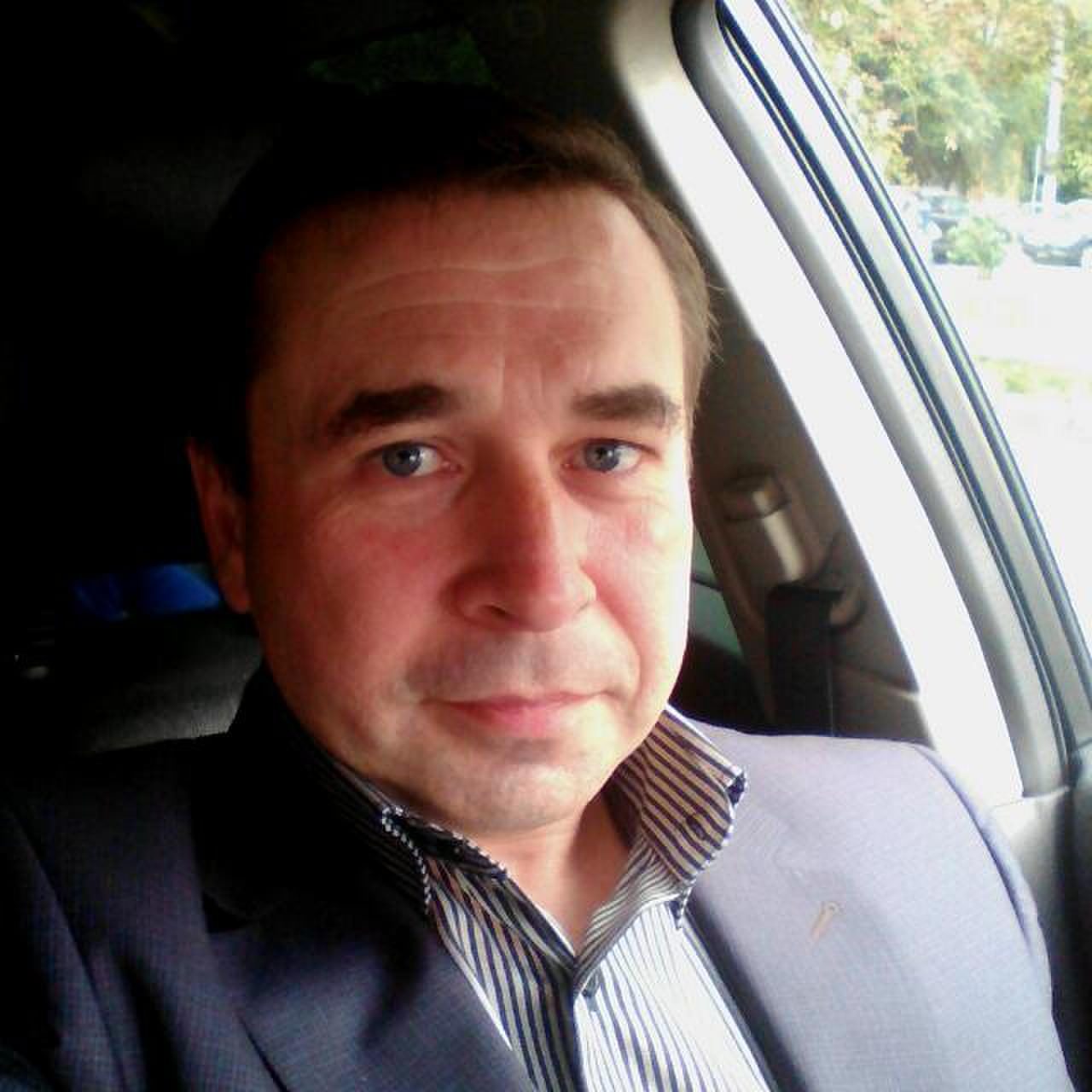 Управляющий загородным домом москва. Олег Фаритович. Ваговеев Олег. Личный водитель Олег в полный рост.